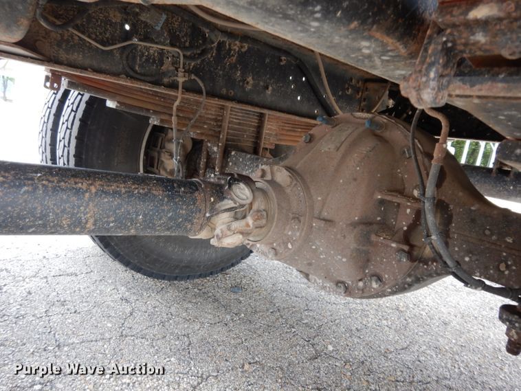 image for item DJ4329 2004 GMC C6500  crane truck