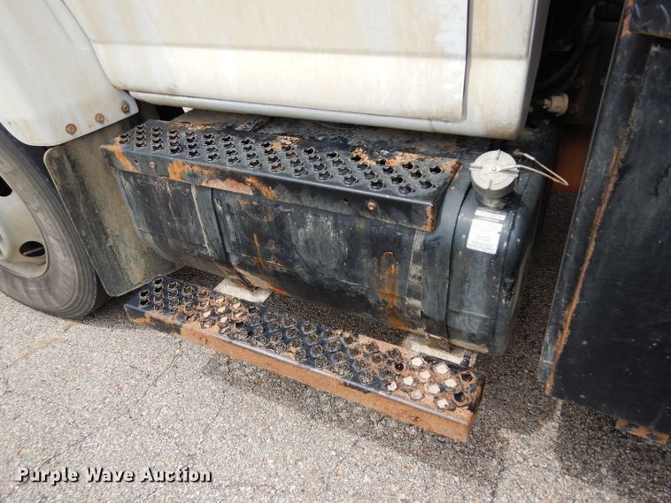 image for item DJ4329 2004 GMC C6500  crane truck