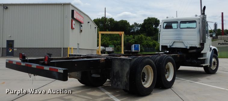 image for item DJ4337 2002 Freightliner FL112  truck cab and chassis