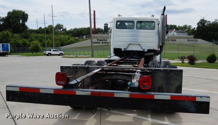 image for item DJ4337 2002 Freightliner FL112  truck cab and chassis