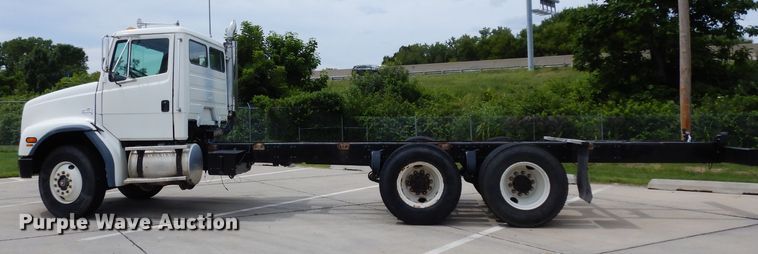 image for item DJ4337 2002 Freightliner FL112  truck cab and chassis