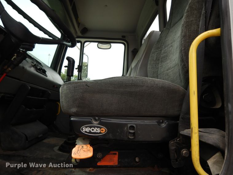 image for item DJ4337 2002 Freightliner FL112  truck cab and chassis