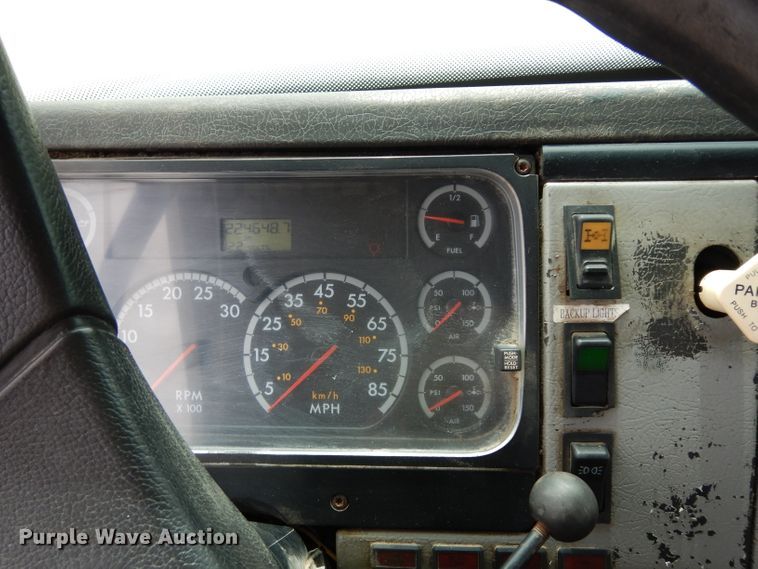 image for item DJ4337 2002 Freightliner FL112  truck cab and chassis