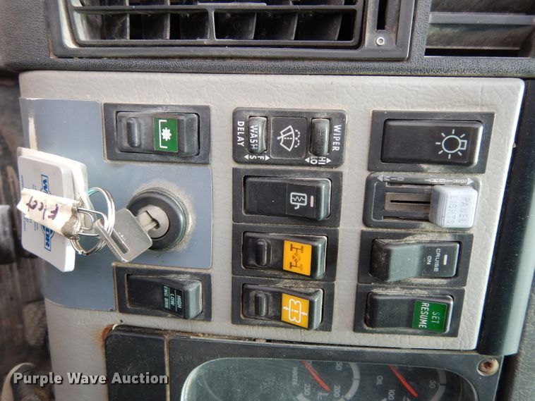 image for item DJ4337 2002 Freightliner FL112  truck cab and chassis