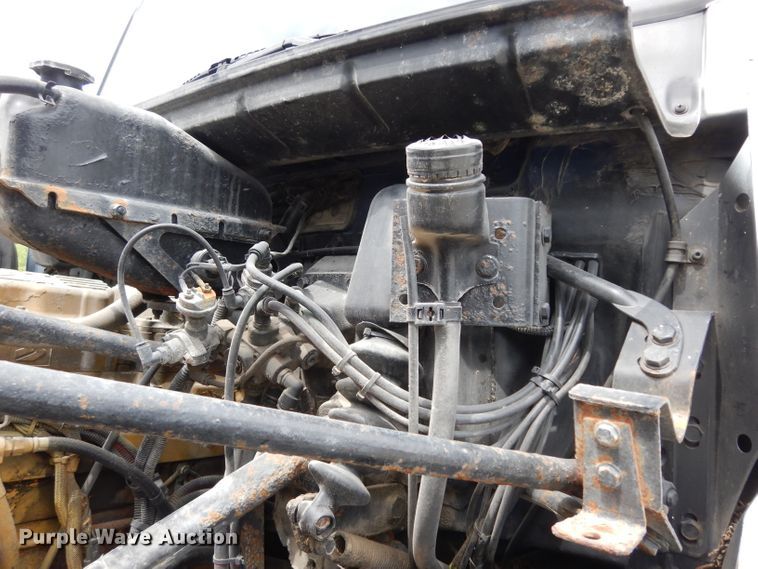 image for item DJ4337 2002 Freightliner FL112  truck cab and chassis