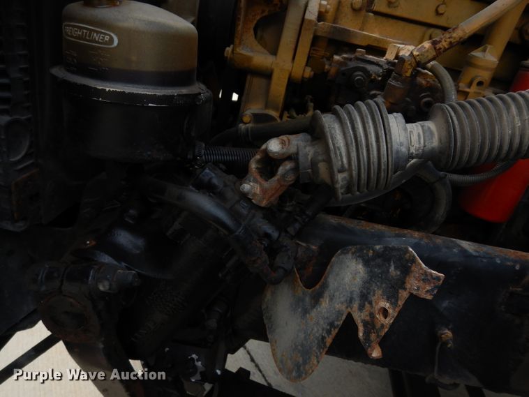 image for item DJ4337 2002 Freightliner FL112  truck cab and chassis