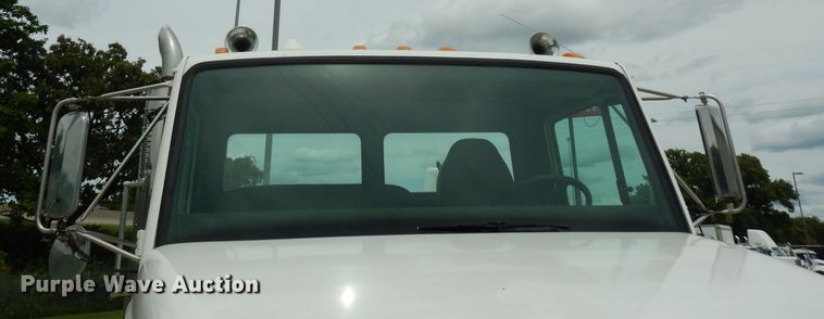 image for item DJ4337 2002 Freightliner FL112  truck cab and chassis