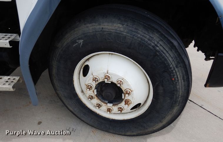 image for item DJ4337 2002 Freightliner FL112  truck cab and chassis