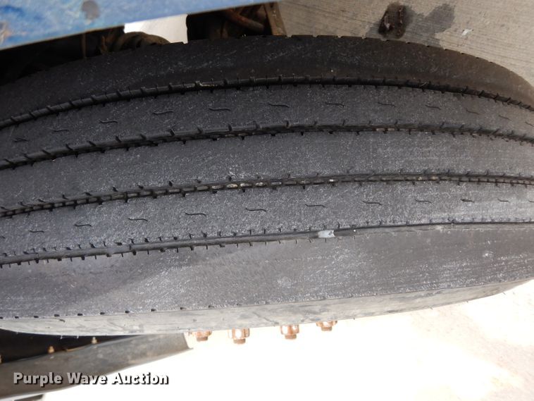 image for item DJ4337 2002 Freightliner FL112  truck cab and chassis