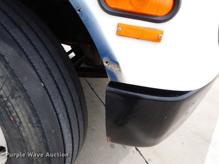 image for item DJ4337 2002 Freightliner FL112  truck cab and chassis