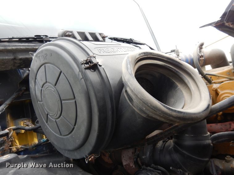 image for item DJ4337 2002 Freightliner FL112  truck cab and chassis