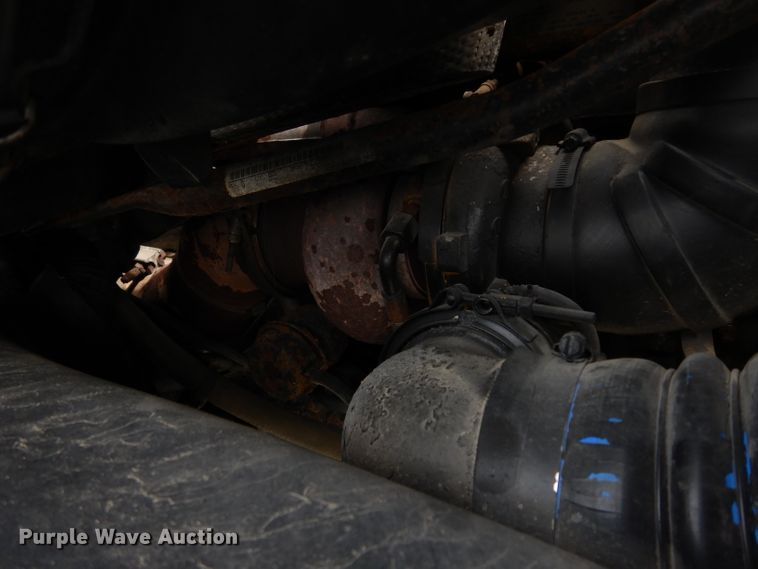 image for item DJ4337 2002 Freightliner FL112  truck cab and chassis