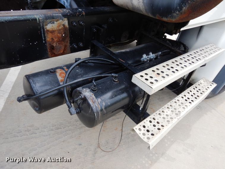 image for item DJ4337 2002 Freightliner FL112  truck cab and chassis