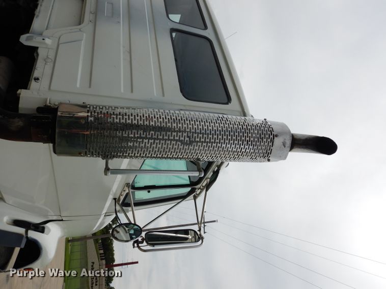 image for item DJ4337 2002 Freightliner FL112  truck cab and chassis