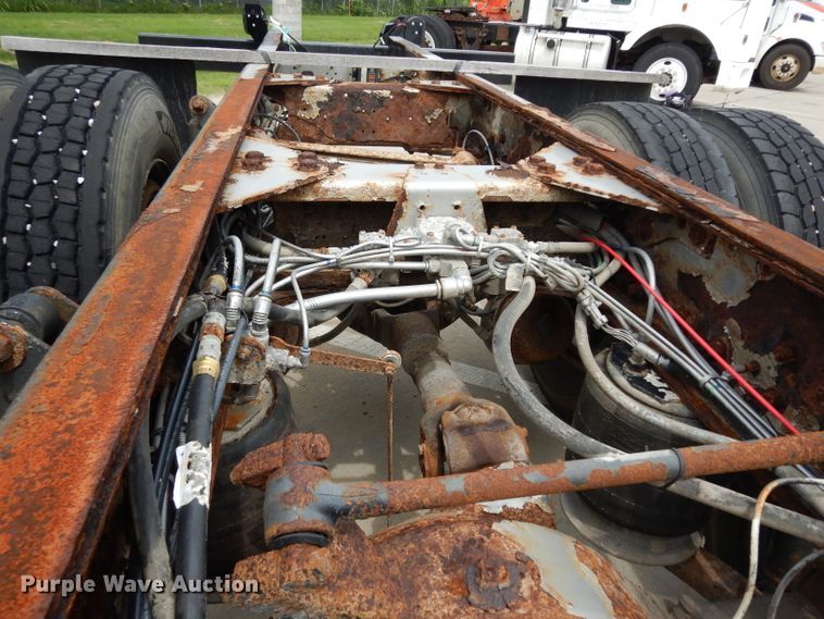 image for item DJ4337 2002 Freightliner FL112  truck cab and chassis