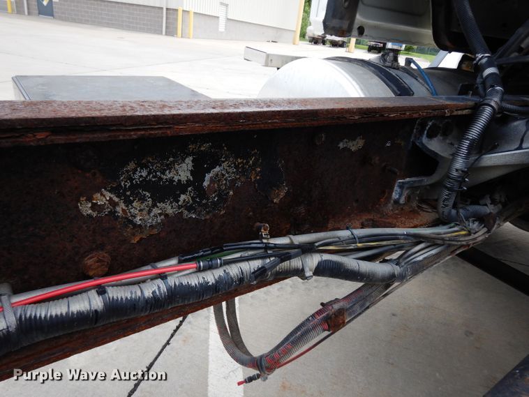 image for item DJ4337 2002 Freightliner FL112  truck cab and chassis