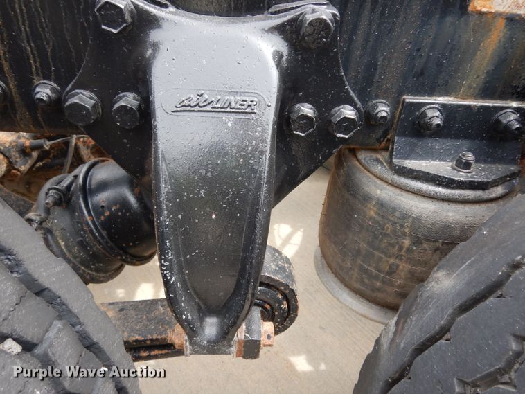 image for item DJ4337 2002 Freightliner FL112  truck cab and chassis