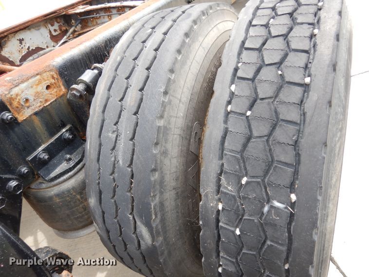 image for item DJ4337 2002 Freightliner FL112  truck cab and chassis