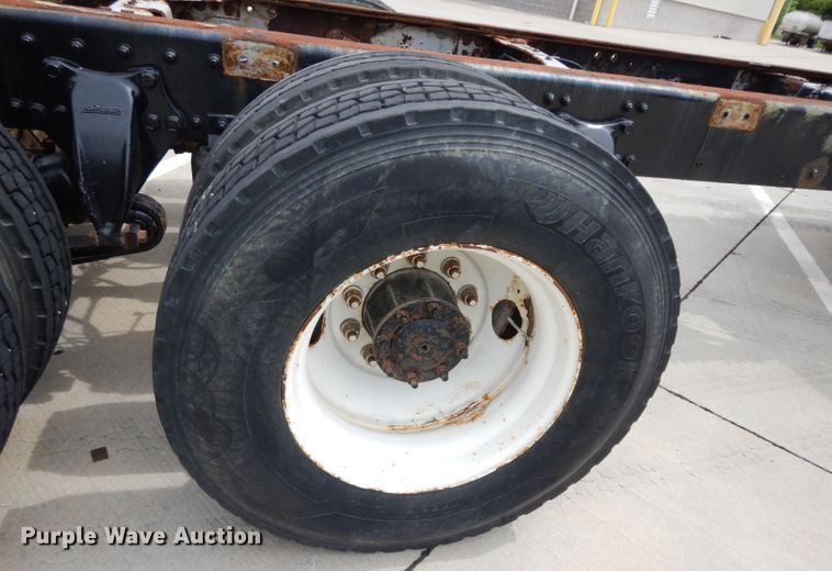 image for item DJ4337 2002 Freightliner FL112  truck cab and chassis