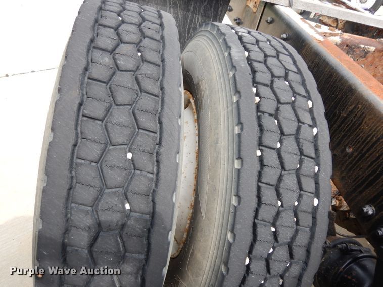 image for item DJ4337 2002 Freightliner FL112  truck cab and chassis