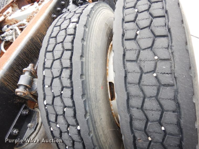 image for item DJ4337 2002 Freightliner FL112  truck cab and chassis