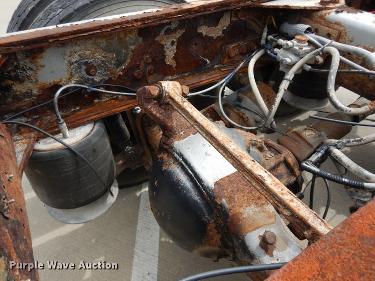 image for item DJ4337 2002 Freightliner FL112  truck cab and chassis