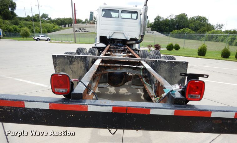 image for item DJ4337 2002 Freightliner FL112  truck cab and chassis