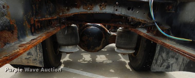 image for item DJ4337 2002 Freightliner FL112  truck cab and chassis