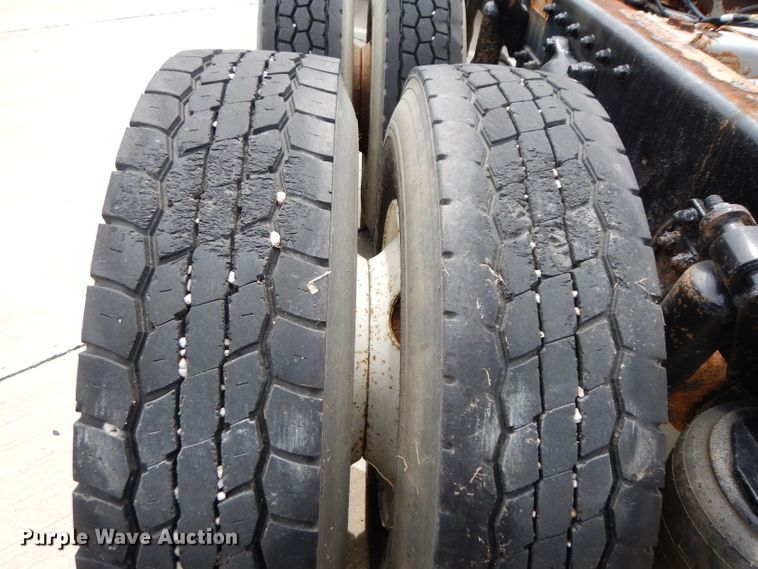 image for item DJ4337 2002 Freightliner FL112  truck cab and chassis