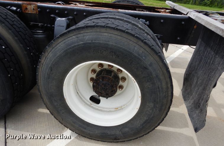 image for item DJ4337 2002 Freightliner FL112  truck cab and chassis