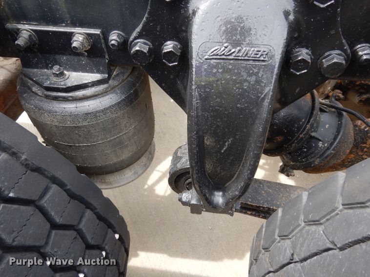 image for item DJ4337 2002 Freightliner FL112  truck cab and chassis