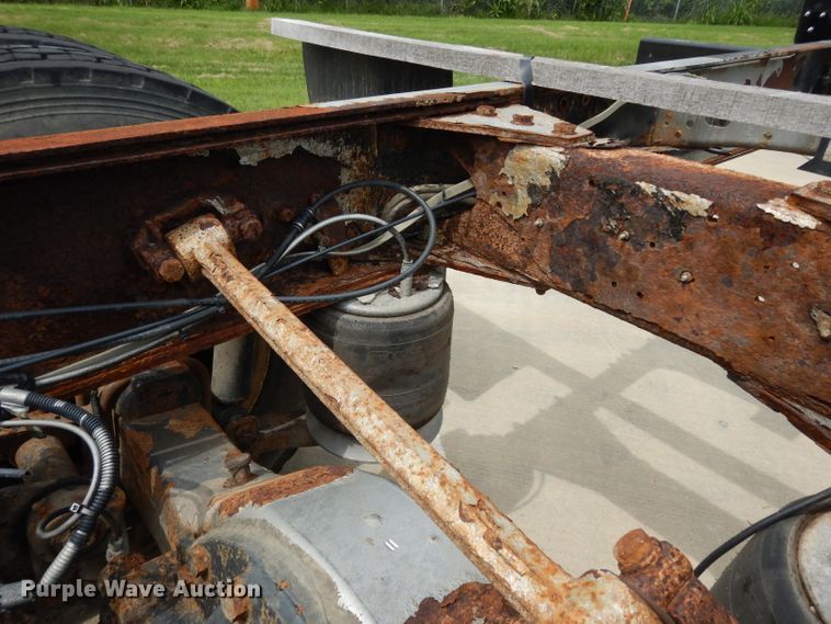 image for item DJ4337 2002 Freightliner FL112  truck cab and chassis