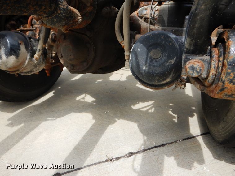 image for item DJ4337 2002 Freightliner FL112  truck cab and chassis