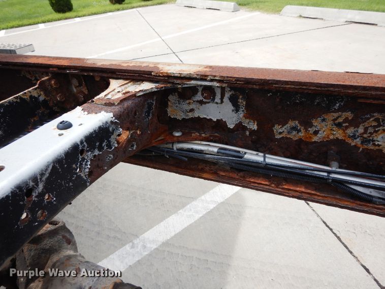 image for item DJ4337 2002 Freightliner FL112  truck cab and chassis