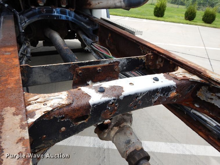 image for item DJ4337 2002 Freightliner FL112  truck cab and chassis