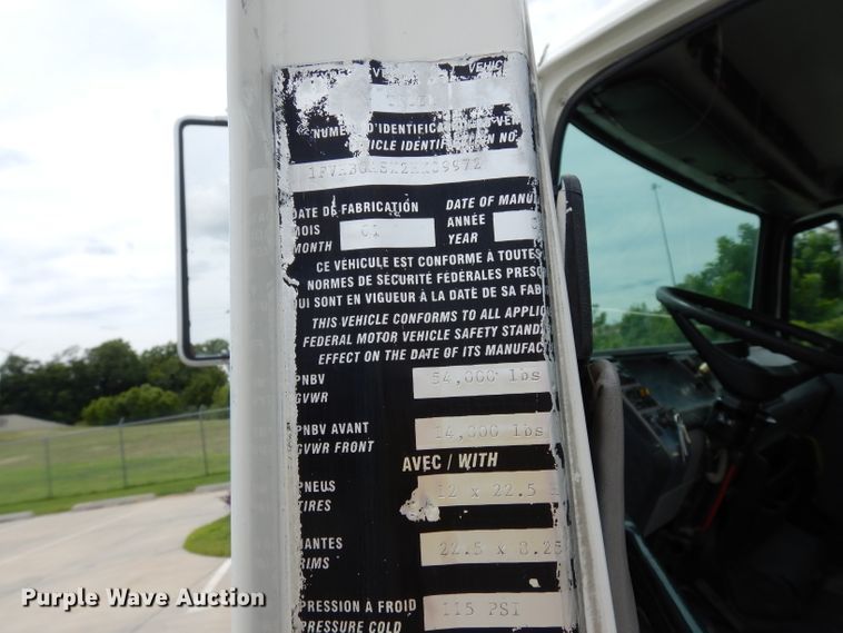 image for item DJ4337 2002 Freightliner FL112  truck cab and chassis