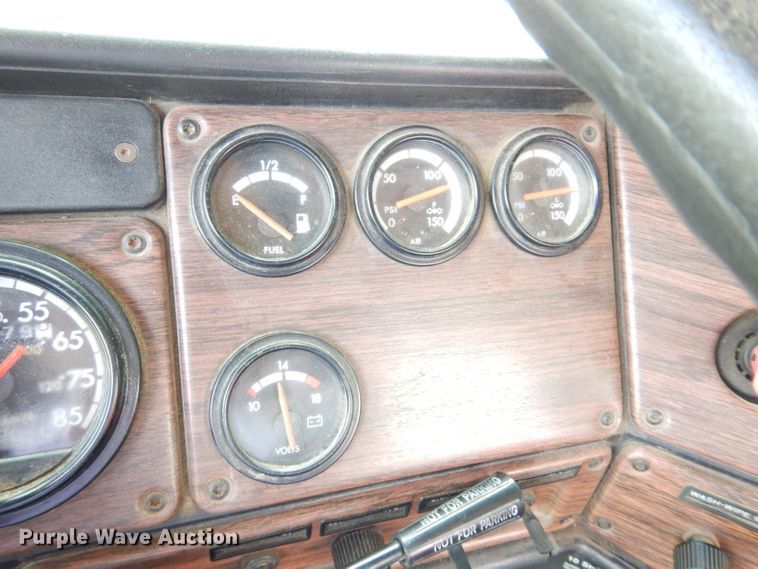 image for item DJ4345 2002 Freightliner FLD  crane truck