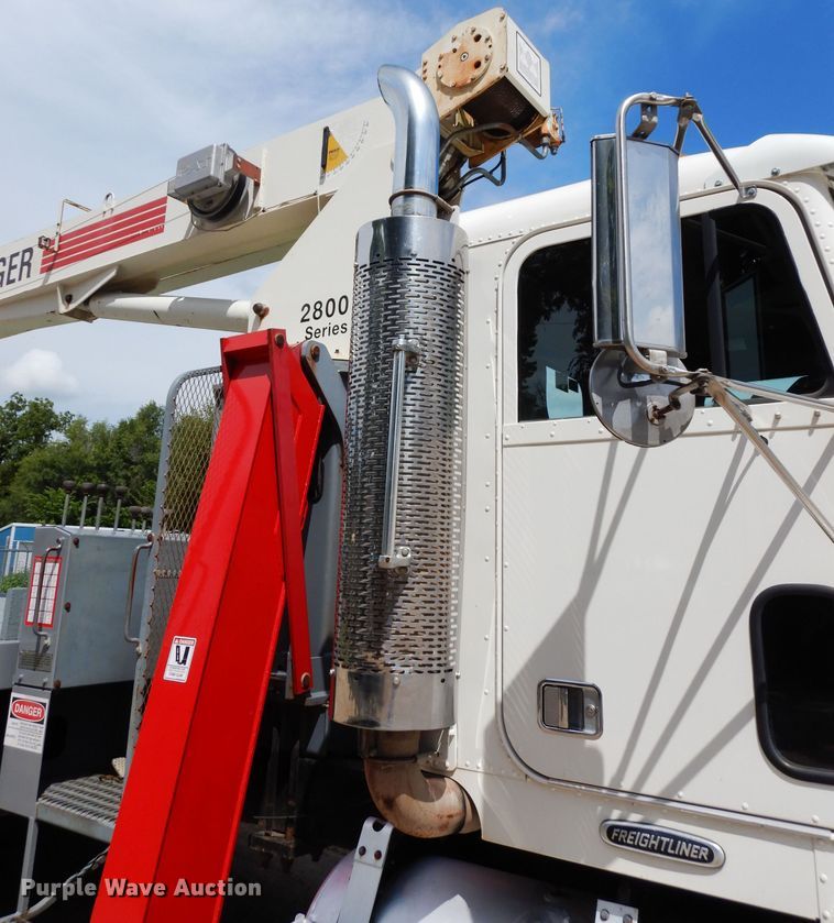 image for item DJ4345 2002 Freightliner FLD  crane truck