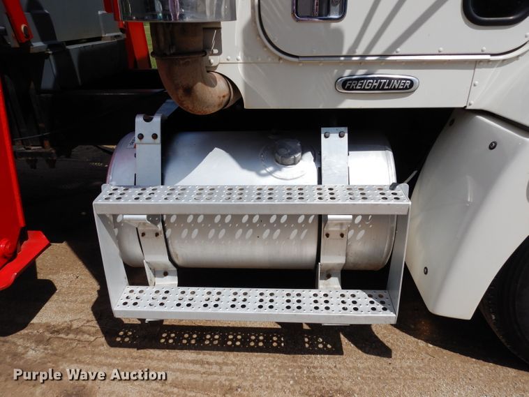 image for item DJ4345 2002 Freightliner FLD  crane truck