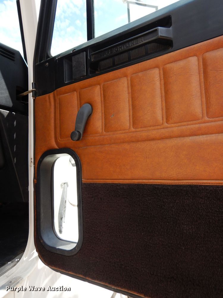 image for item DJ4345 2002 Freightliner FLD  crane truck