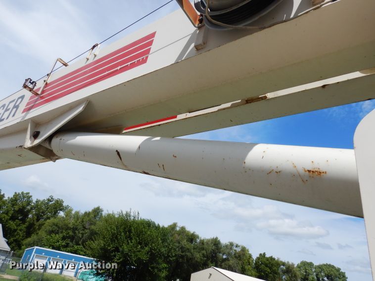 image for item DJ4345 2002 Freightliner FLD  crane truck