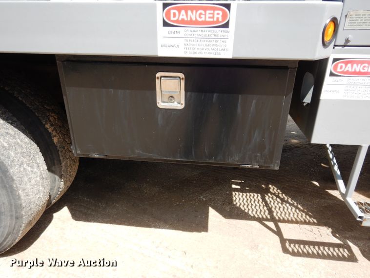 image for item DJ4345 2002 Freightliner FLD  crane truck