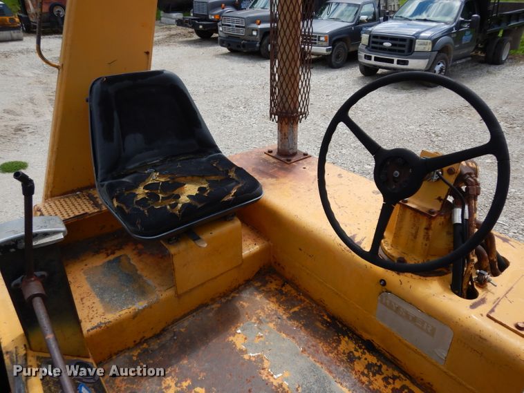 image for item DJ4352 Hyster C612B  vibratory single drum roller