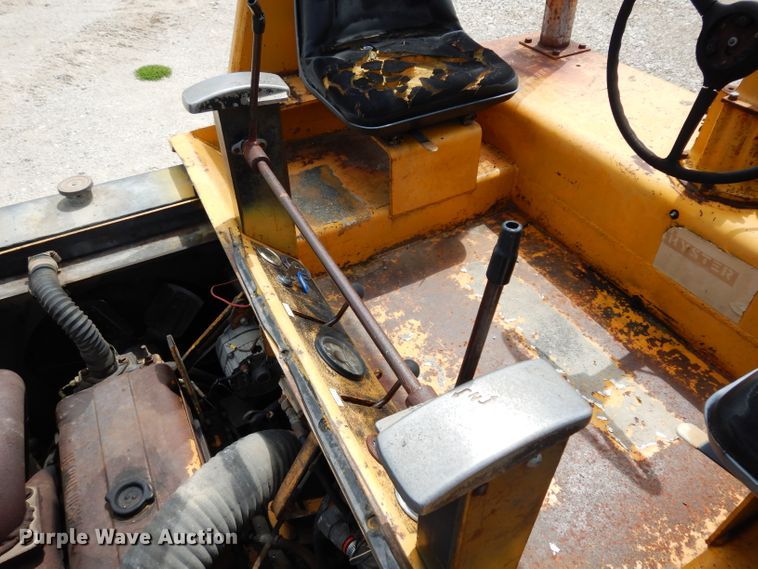 image for item DJ4352 Hyster C612B  vibratory single drum roller