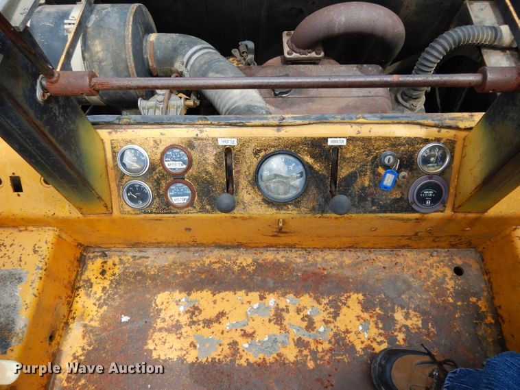 image for item DJ4352 Hyster C612B  vibratory single drum roller