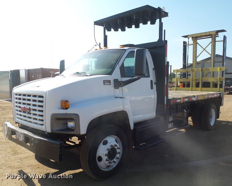 image for item DX9231 2003 GMC 6500  flatbed truck