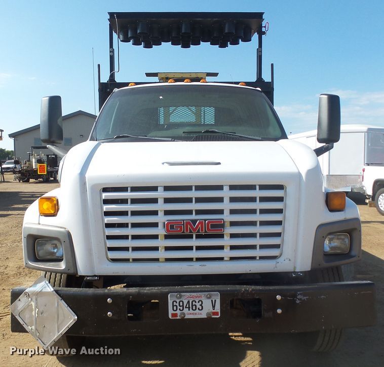 image for item DX9231 2003 GMC 6500  flatbed truck