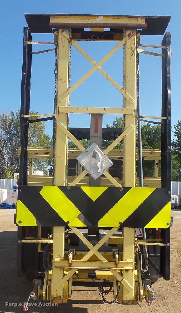 image for item DX9231 2003 GMC 6500  flatbed truck