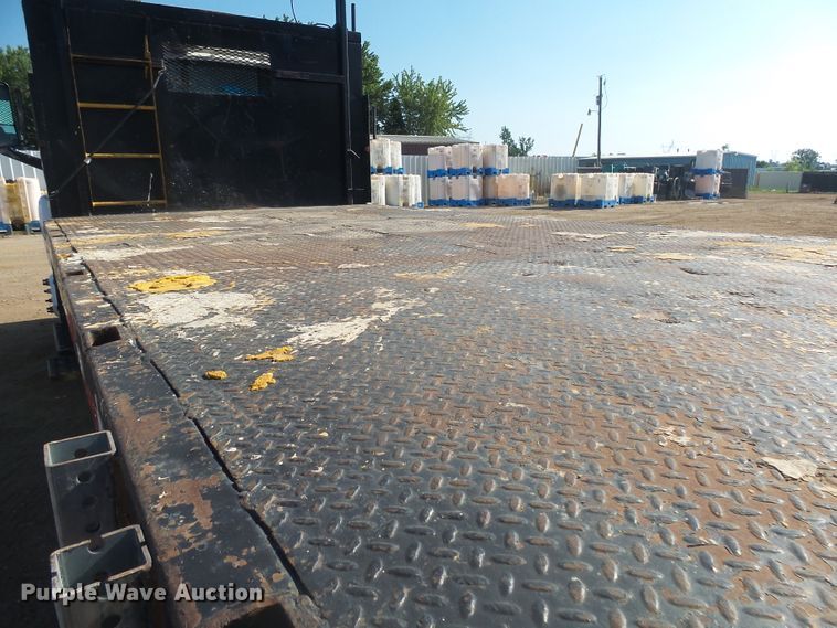 image for item DX9231 2003 GMC 6500  flatbed truck