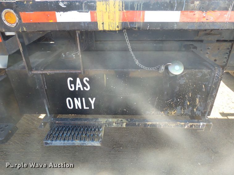 image for item DX9231 2003 GMC 6500  flatbed truck